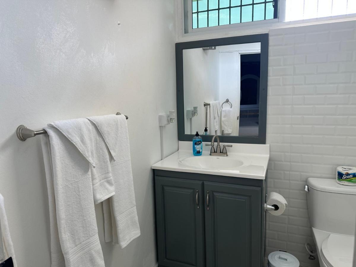 Remarkable 1-Bed Apartment In Montego Bay Exteriör bild